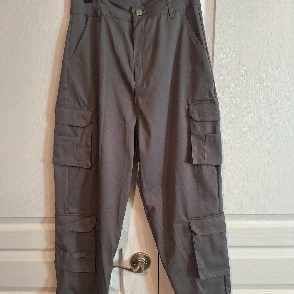 Women's Gray Cargo Pants - Brand New - Size Small